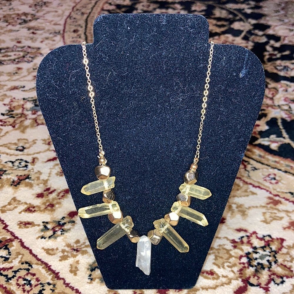 Vintage Center Crystal Gold Beaded Faux Yellow Accent Crystal Statement Necklace - Picture 3 of 3